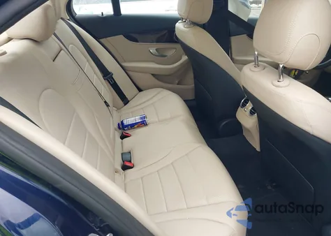 2017 Mercedes-Benz C 300 Luxury/Sport z USA, uszkodzony, nr VIN 55SWF4JBXHU232570